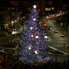 Vianočný stromček na Mierovom námestí už svieti